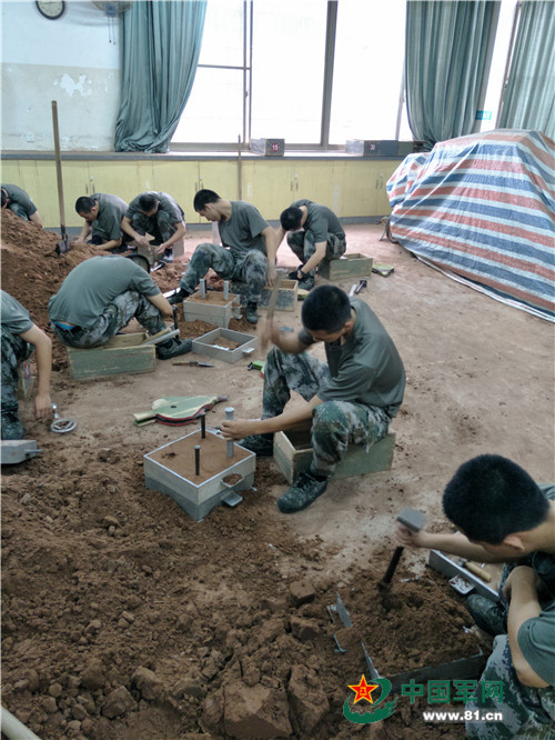 走进金工实习现场,聆听那军校男儿们的“铁与火之歌” - 中国军网