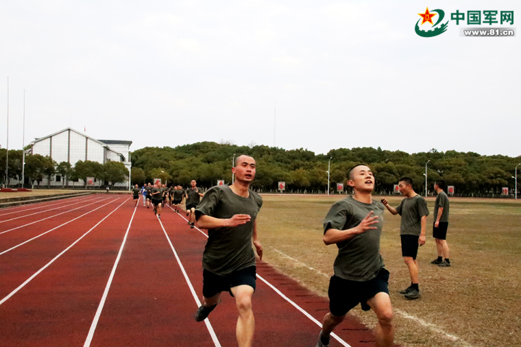 开学当天就展开训练,这收心速度给力!
