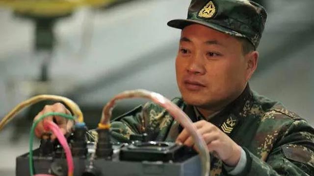 那位享受国务院政府特殊津贴的火箭军一级军士长，退役了