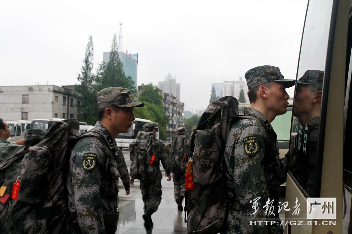广州军区武汉总医院派出医疗队