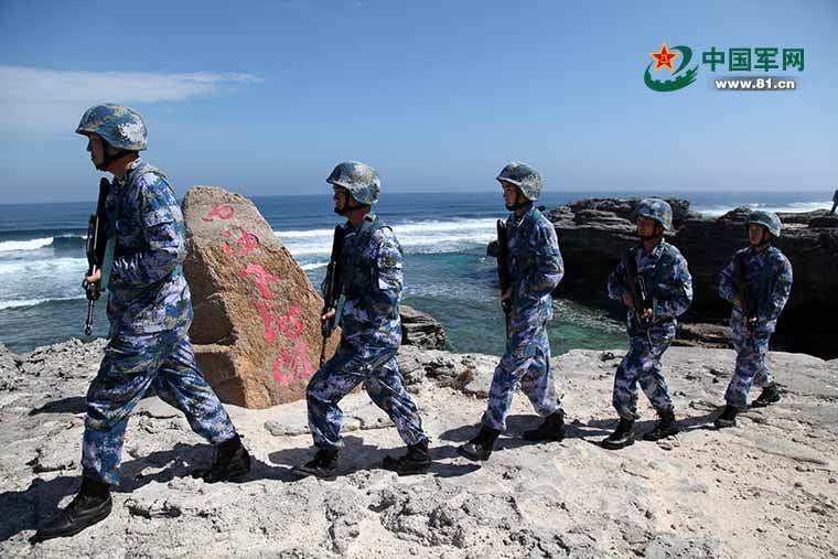 海军西沙某水警区官兵在西沙永兴岛巡逻