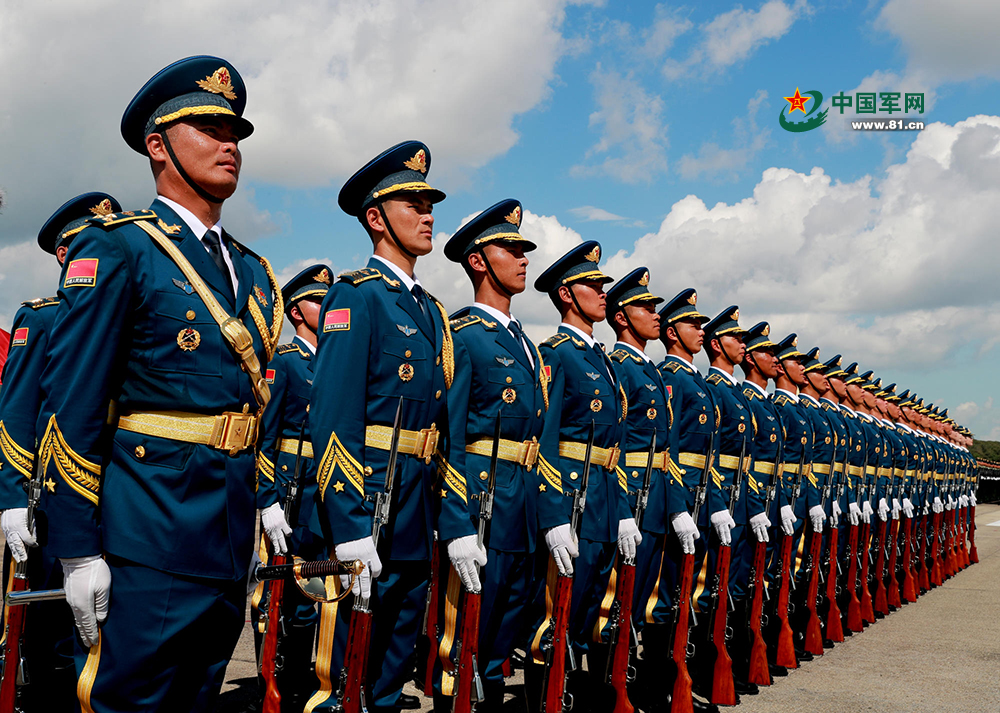 士兵面孔丨中国人民解放军驻香港部队接受检阅