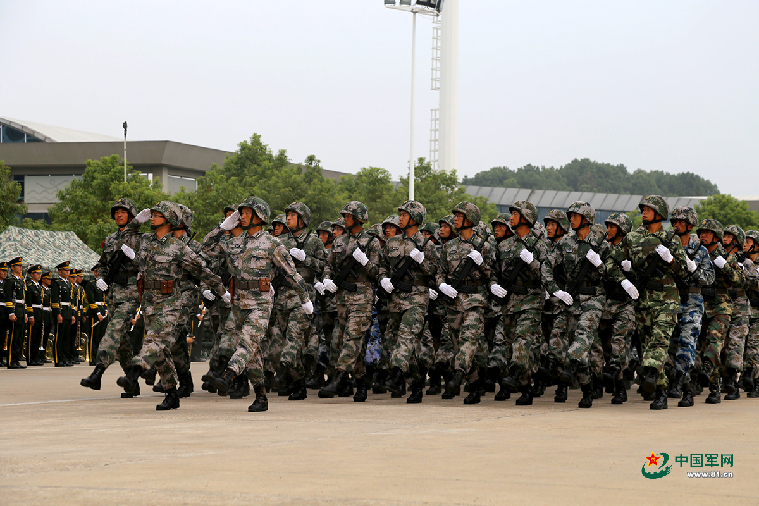 国庆献礼|国防科大新学员举行阅兵仪式