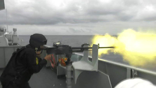 画面精彩！第30批护航编队在印度洋组织实弹射击训练