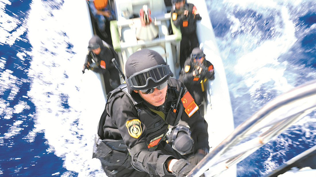 “蛟龙”出击 中国海军第32批护航编队科目训练