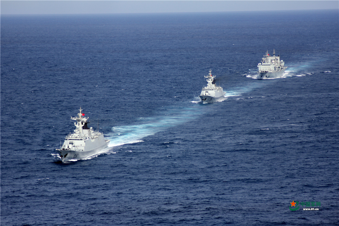 中国海军第8批护航编队,依次为温州舰,马鞍山舰,千岛湖舰.