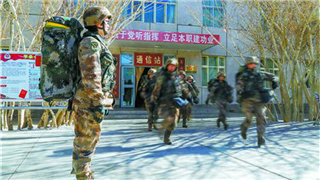 西藏阿里军分区话务女兵坚守战位履职尽责影像
