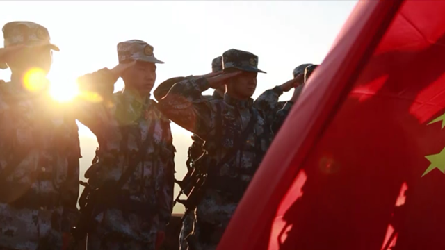 空军官兵致敬伟大祖国：守卫岁月安好，捍卫每寸山河