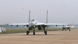 鏖战云端！海军航空兵某旅空中对抗训练拉开战幕