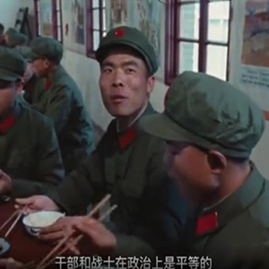 食堂里的官兵一致