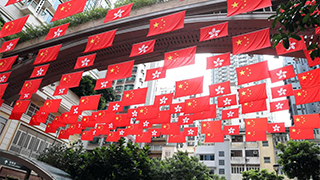 香港回归祖国25周年丨喜庆气氛洋溢香港街头