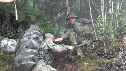 七天六夜 跋山涉水 官兵踏上了节前巡逻路