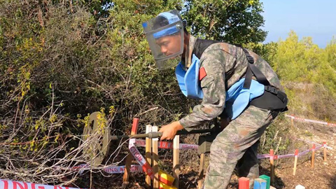 中国赴黎维和部队完成“蓝线”3个雷场清排任务