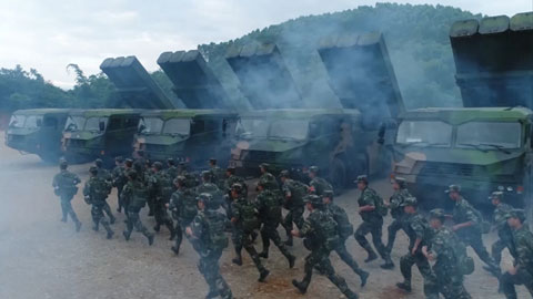 新型导弹方阵铸就大国长剑