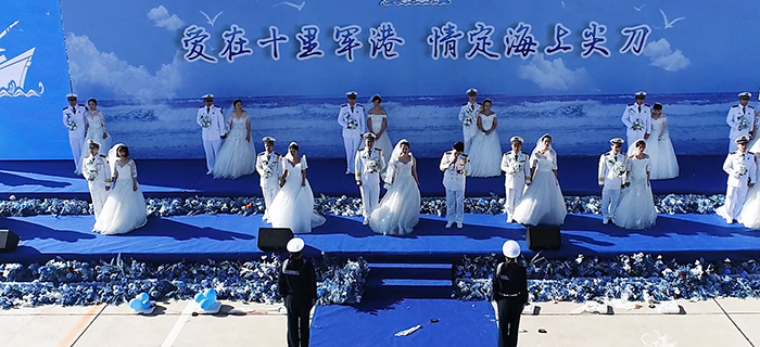 战舰为媒！这样的集体婚礼太浪漫
