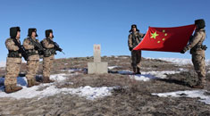 翻山越岭！边防官兵踏雪巡逻在祖国的边境线上