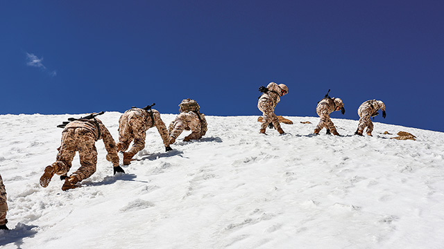 守望长空：两名老兵的“青春画册”