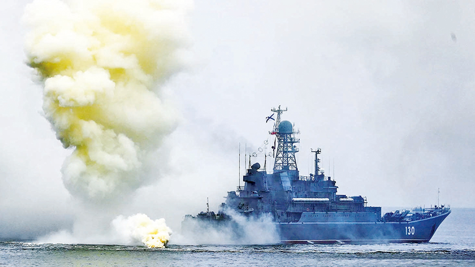 俄海军在全球海域同步“亮剑”