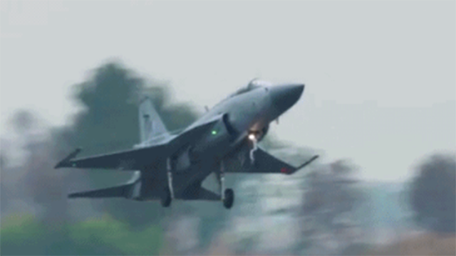 “王炸组合”来了！近距离看歼-10C和霹雳-15E