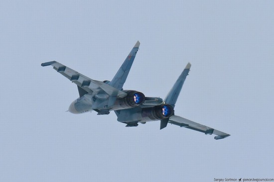 组图：俄“猎鹰”表演队精彩空中表演【24】