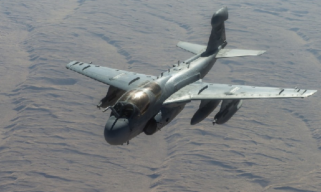 美国海军陆战队EA-6B电子攻击机执勤