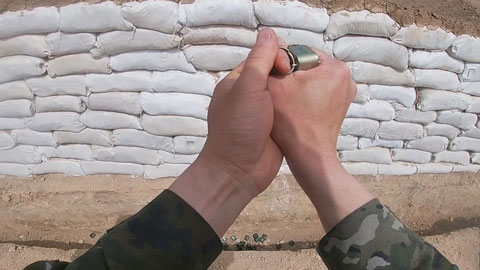 手榴弹实投现场“惊雷”阵阵 