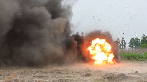 旷野惊雷起 直击武警官兵实爆训练现场