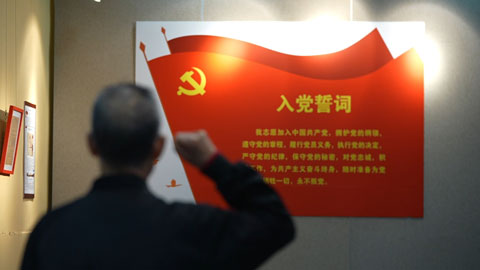 韩珍明：党旗飘扬的地方 是我们前进的方向