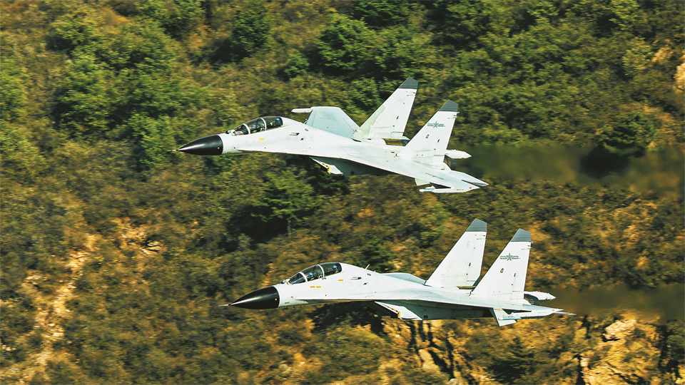 鹰击长空——海军航空大学某团飞行训练影像