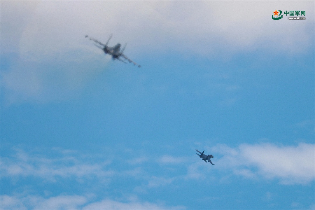 4空中编队飞行