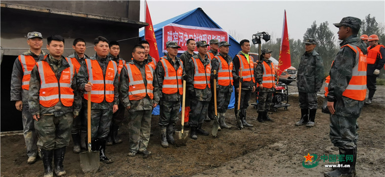全力以赴山西省军区组织民兵参加抢险救灾任务