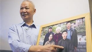 这张全家福，父母比子女“年轻”