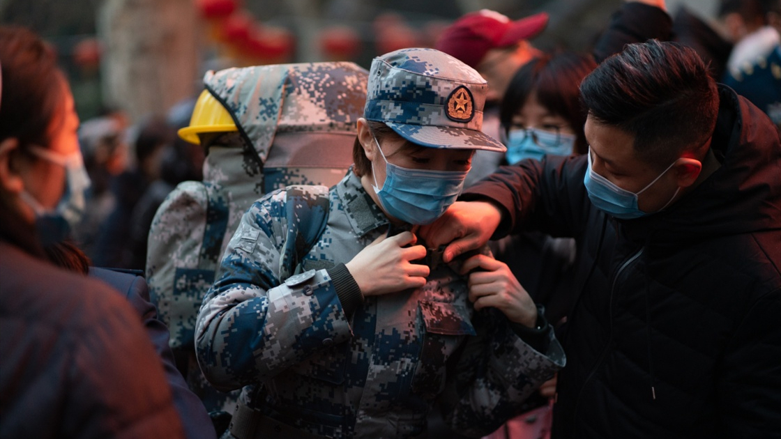 人民群众需要的地方，一定有军旗高高飘扬