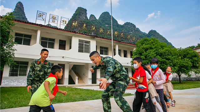 庆六一丨武警桂林支队走进驻地小学，送上关心与祝福