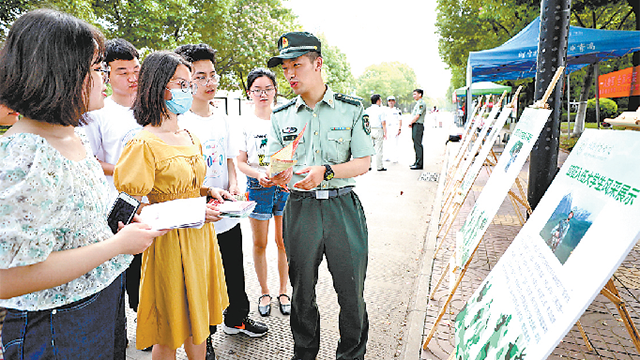 征兵宣传——深入高校校园