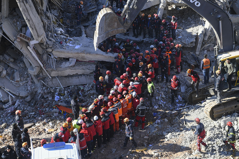 土耳其东部地震死亡人数上升至36人