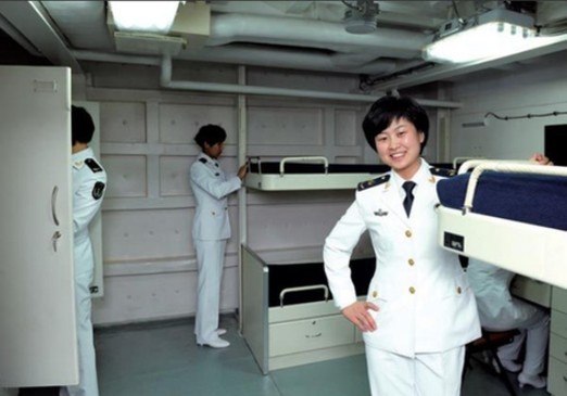   辽宁舰女舰员宿舍。李唐 摄  