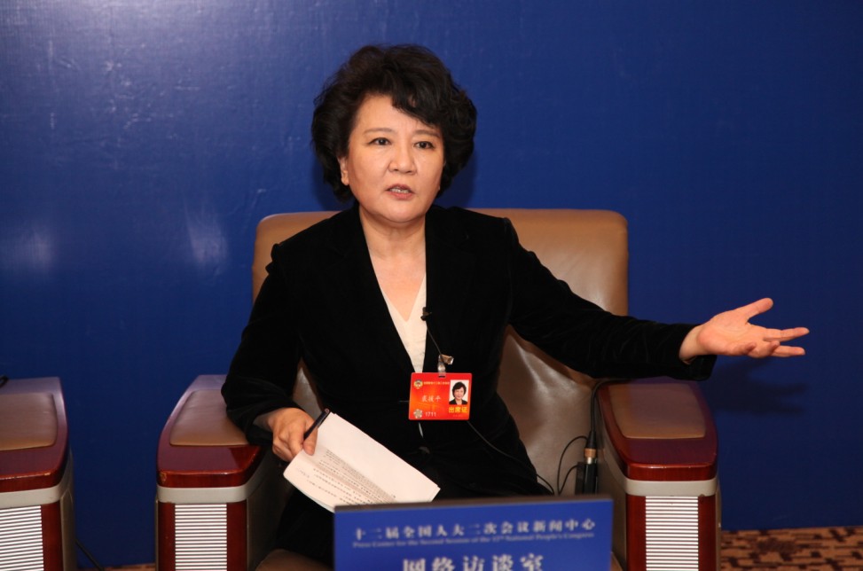 国务院侨办主任党组书记裘援平接受网络媒体采访 摄影马也 刘会成