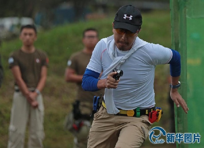 中国军迷在马尼拉进行IPSC比赛