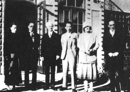 1930年，张学良(右三)、阎宝航(右一)与美国朋友会面