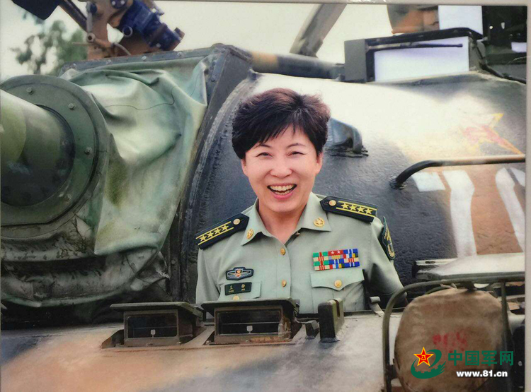 2013年王静在部队采访.