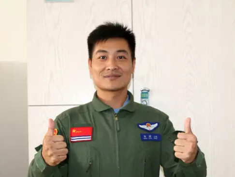 追记海军某部舰载航空兵部队一级飞行员张超烈士 我们因梦想而