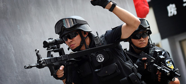 蓝剑突击队是北京市公安局反恐处突的特警尖兵,主要承担严重暴力,恐怖