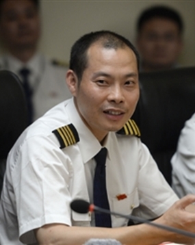 万米高空如何完成生死迫降?听川航英雄机组讲述