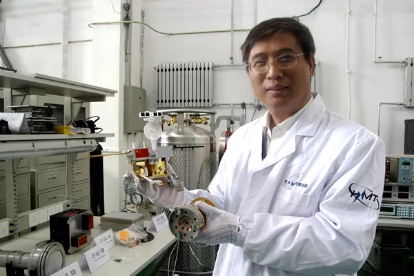 又一巨星陨落!64岁航天顶级专家倒在讲台上,临