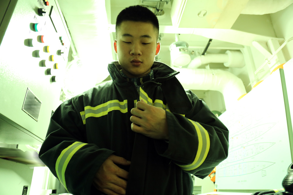 你见过凌晨3点的舰艇吗?有一群水兵枕戈待