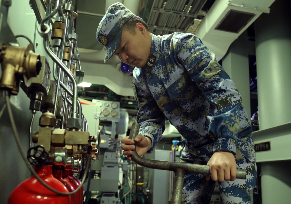 你见过凌晨3点的舰艇吗?有一群水兵枕戈待旦