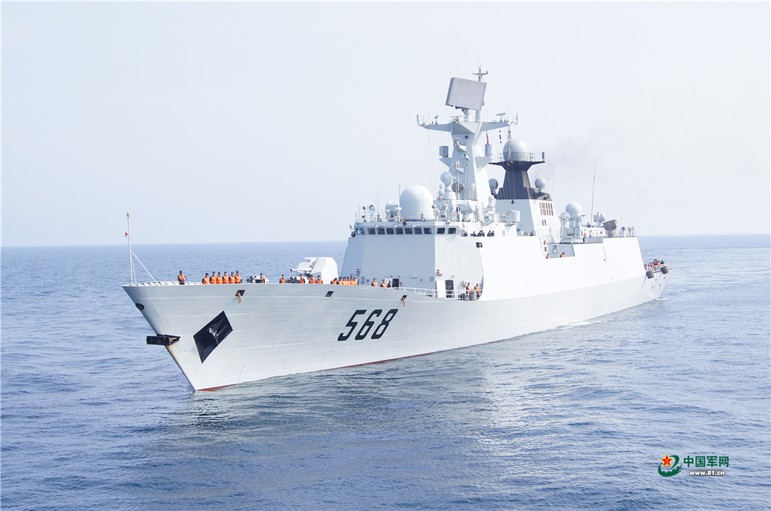 中国海军第13批护航编队衡阳舰执行护航任务.
