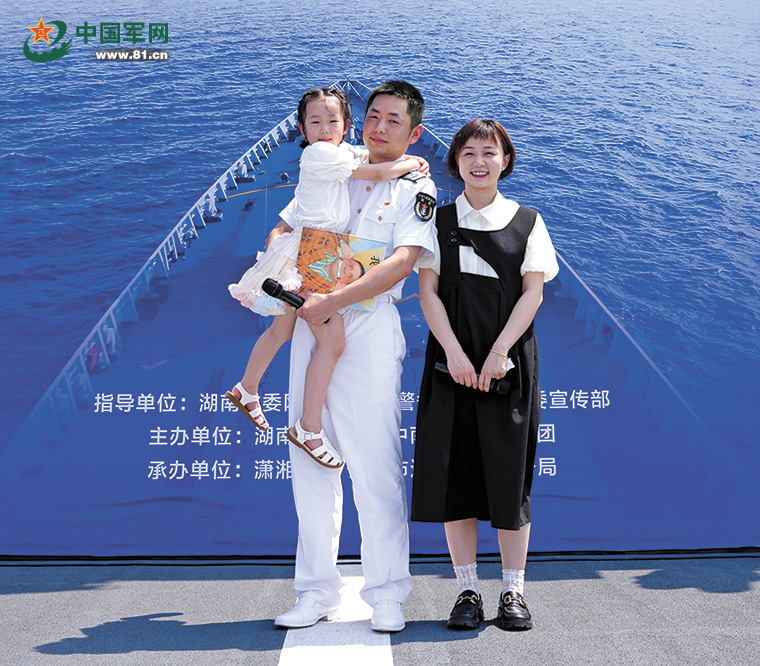 听到5岁女儿朗诵民谣《月亮粑粑》的时候，他瞬间泪湿眼眶……