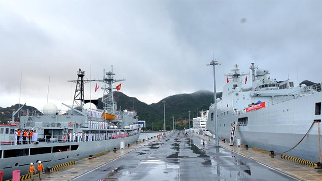 中国海军989编队抵达越南进行友好访问